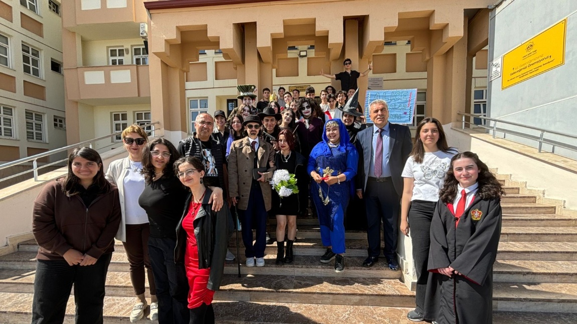OKULUMUZDA ROMAN ve FİLM KAHRAMANLARI FESTİVALİ DÜZENLENDİ.