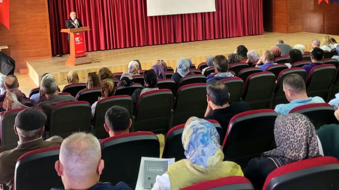 HAZIRLIK SINIFLARININ VELİLERİNE YÖNELİK TOPLANTI GERÇEKLEŞTİRİLDİ.